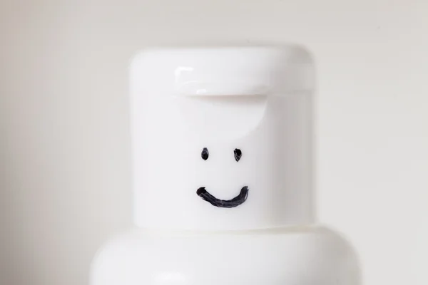 Beyaz şişe gülümseyen — Stok fotoğraf
