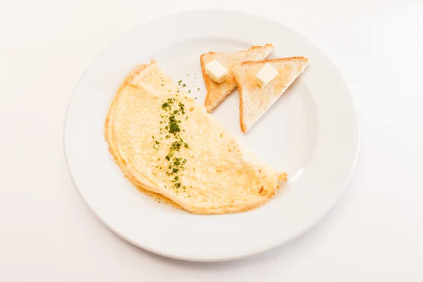 Omelette with toast on plate — Stock Photo, Image