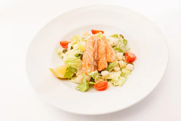 Salada Caesar com salmão — Fotografia de Stock