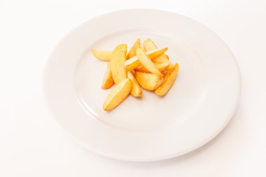 plaka üzerinde kavrulmuş patates