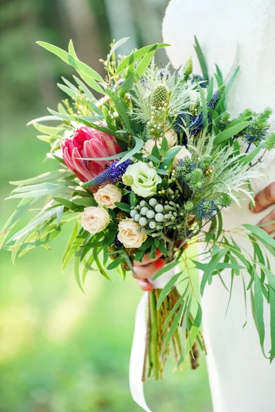 Bridal bouquet  in bride's hands — Stock Photo, Image