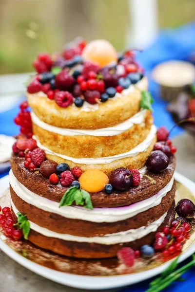 Naked wedding cake — Stock Photo, Image