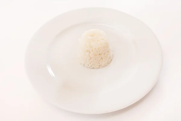 Rijst op wit bord — Stockfoto