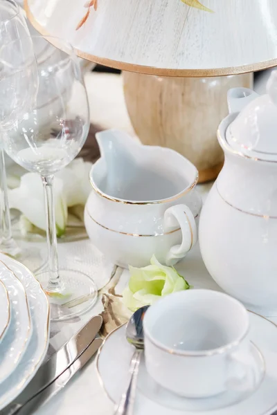 Empty ceramic dishes — Stock Photo, Image