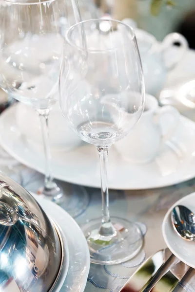 Empty ceramic dishes — Stock Photo, Image