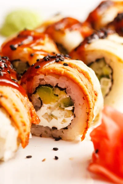 Leckere Sushi-Rollen aus nächster Nähe — Stockfoto