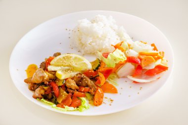 Kızarmış tavuk ve pilav