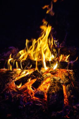 Gecenin içinde yanan ateş