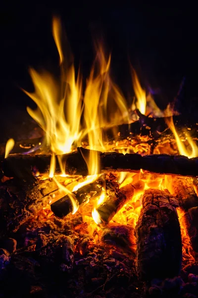 Feuer in der Nacht — Stockfoto