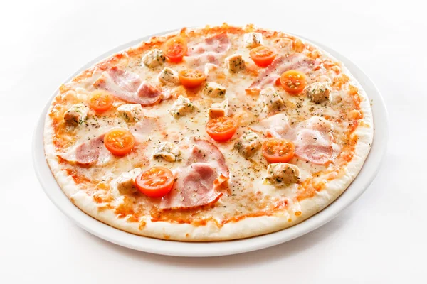 Heiße leckere italienische Pizza — Stockfoto