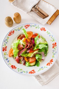 Sebze salatası parmesan ile