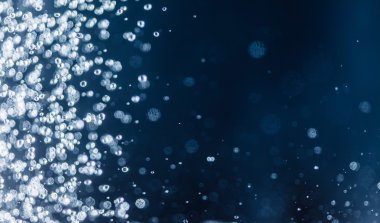 su mavi arkaplanı düşürür