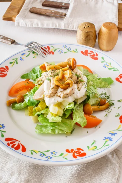 Salad lezat di restoran pedesaan — Stok Foto