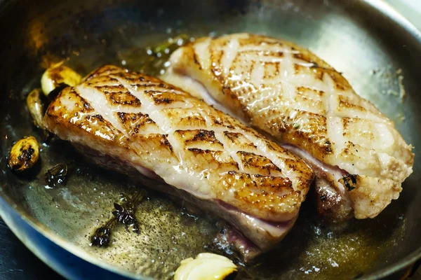 Fried duck on pan — Stock Photo, Image