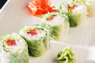 lahana ile lezzetli suşi rulo