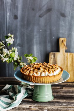 Ev yapımı beze pasta