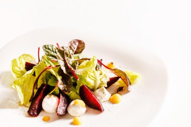 Vejetaryen yumurta salatası