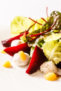 Vejetaryen yumurta salatası