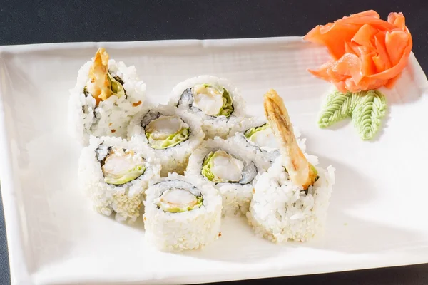 Sushi rolt met garnalen — Stockfoto