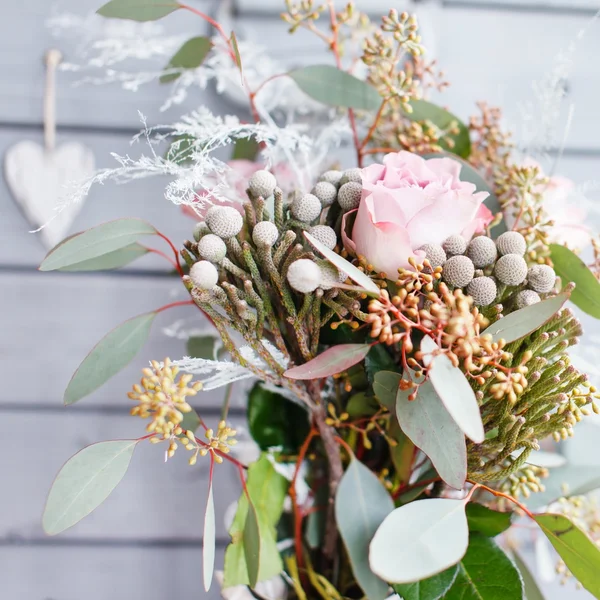 Romantisch boeket met roze rozen — Stockfoto