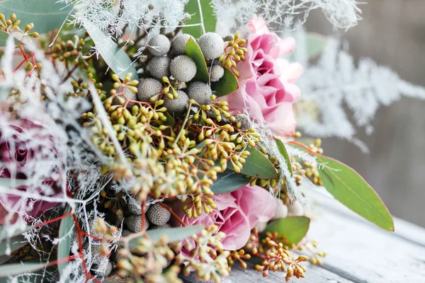 Romantisch boeket met roze rozen — Stockfoto