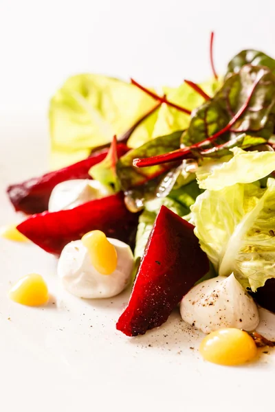 Vegetarischer Salat mit Eiern — Stockfoto