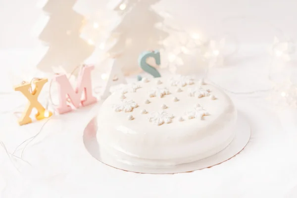 白色圣诞蛋糕装饰 — 图库照片