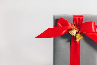 Noel hediyesi Kırmızı yay ile