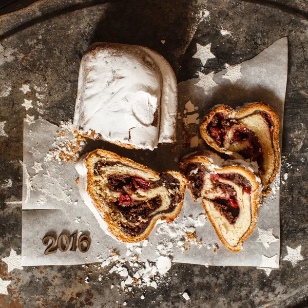 dilimlenmiş Noel stollen