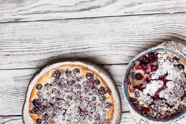 Tasty cakes with blueberries — Stock Photo, Image