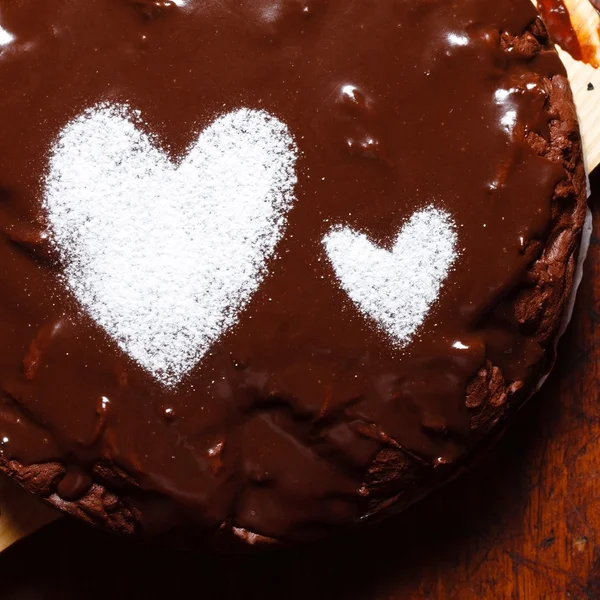 Sevgililer Günü için çikolatalı pasta.
