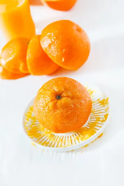 Zralé pomeranče šťáva — Stock fotografie