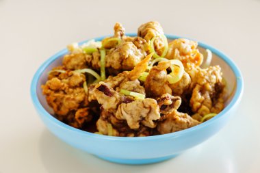 Kızarmış tempura tavuk kase