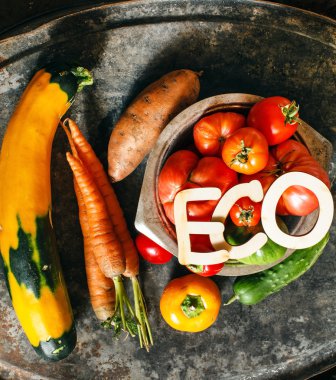 Taze taze organik sebzeler.