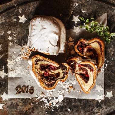 dilimlenmiş Noel stollen