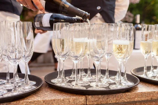 Champagneglas på mötet — Stockfoto