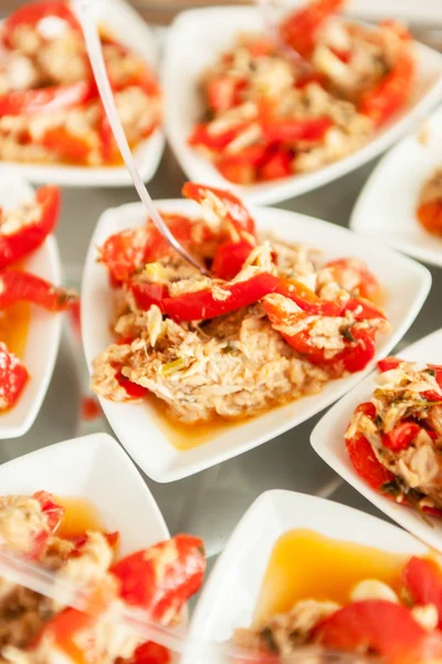 Comida de restauração em pratos — Fotografia de Stock