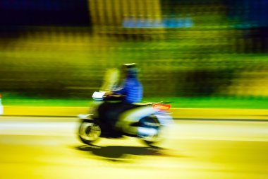 Avrupa bir şehirde scooter