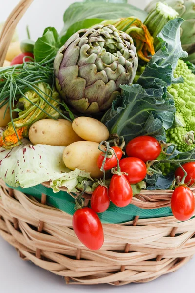 Fresh ripe vegetables in basket — Stock Photo, Image