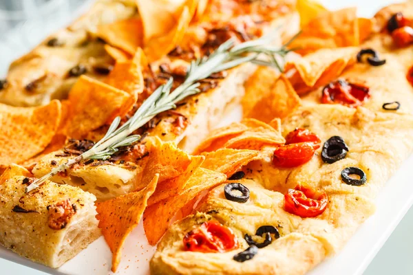 Leckere Snacks auf dem Tisch — Stockfoto