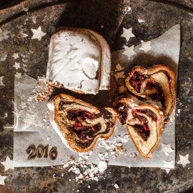 dilimlenmiş Noel stollen