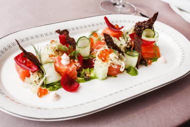 Sebze ile lezzetli somon