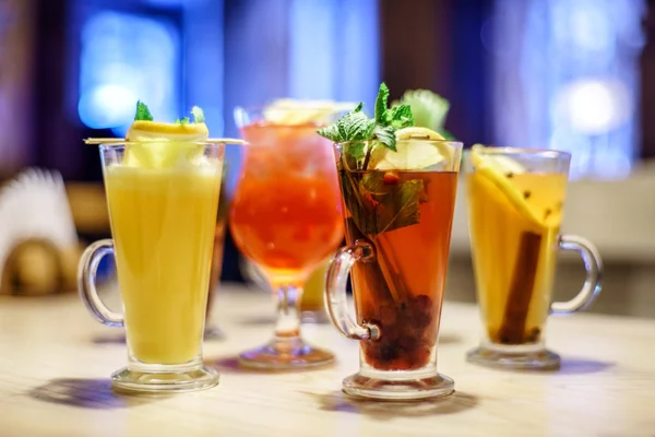 Saborosos cocktails de férias — Fotografia de Stock