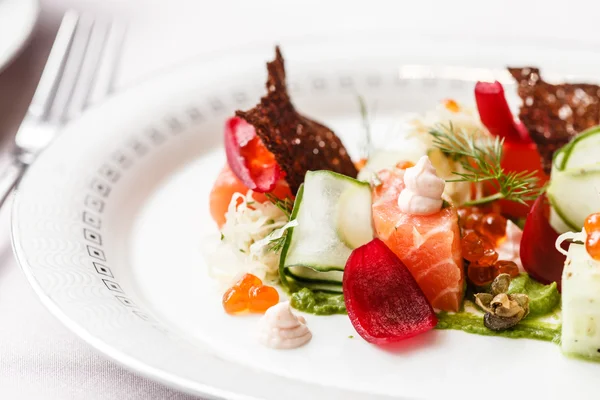 Sebze ile lezzetli somon