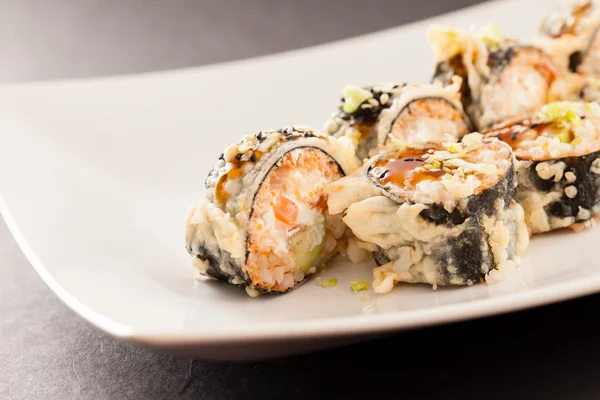 Läckra sushi rullar — Stockfoto