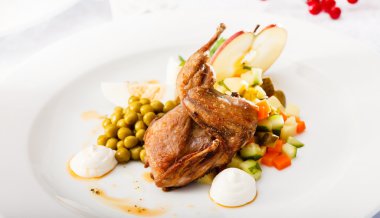 Noel bıldırcın salata ile