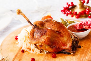 Noel partisi üzerinde kaz