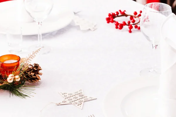 食器のクリスマス テーブル — ストック写真