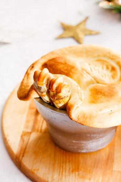 Cogumelo Pot-Pie na festa de Natal — Fotografia de Stock