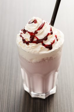süt shaked kokteyl